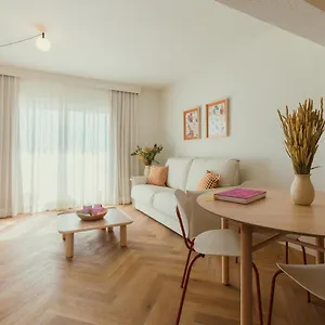  Apartment Paya